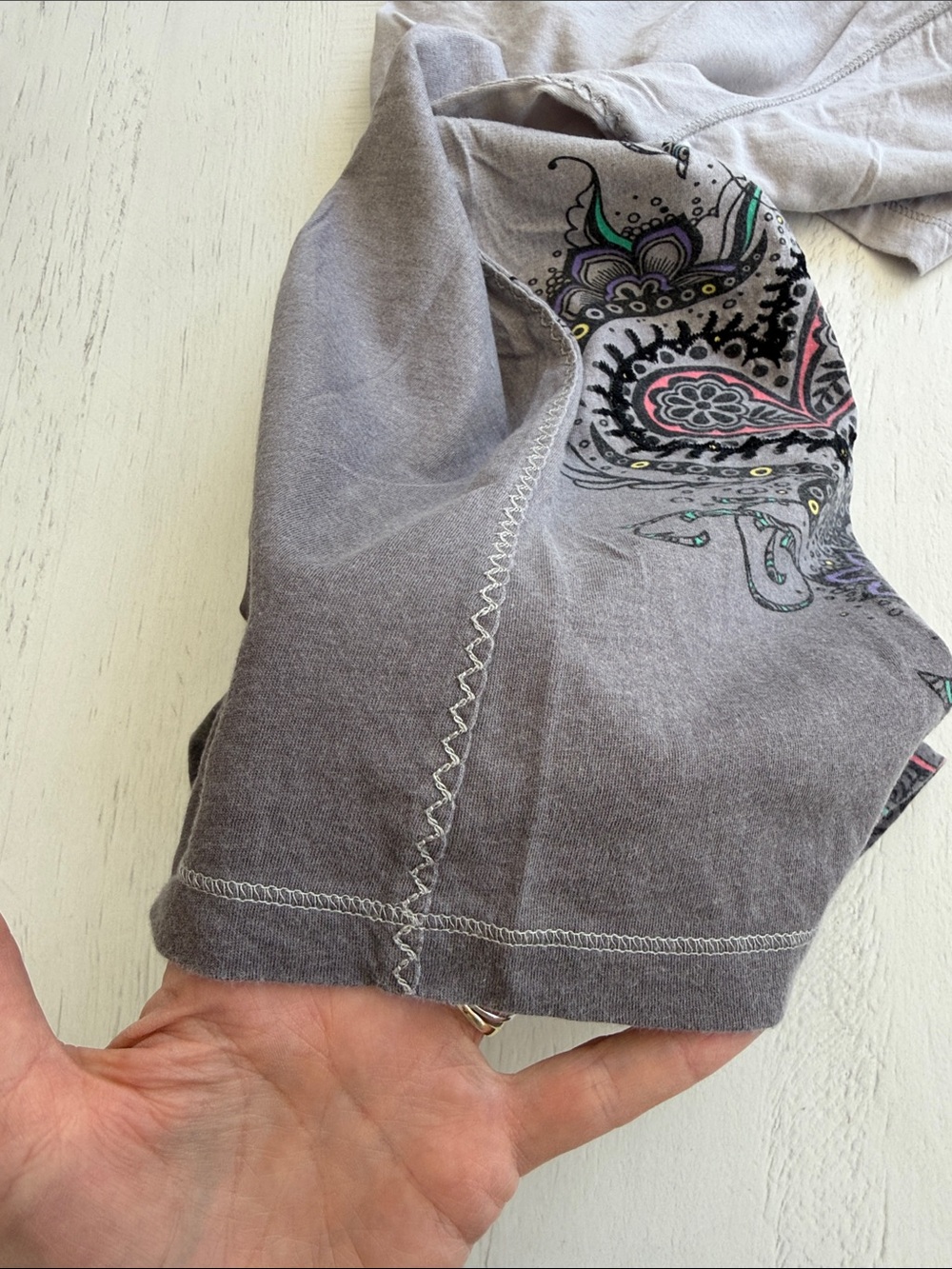 Lucky Brand T-Shirt V-Neck Bird, Heart & Peace Boho Design Luck Tees Gray Ombré - Picture 14 of 17